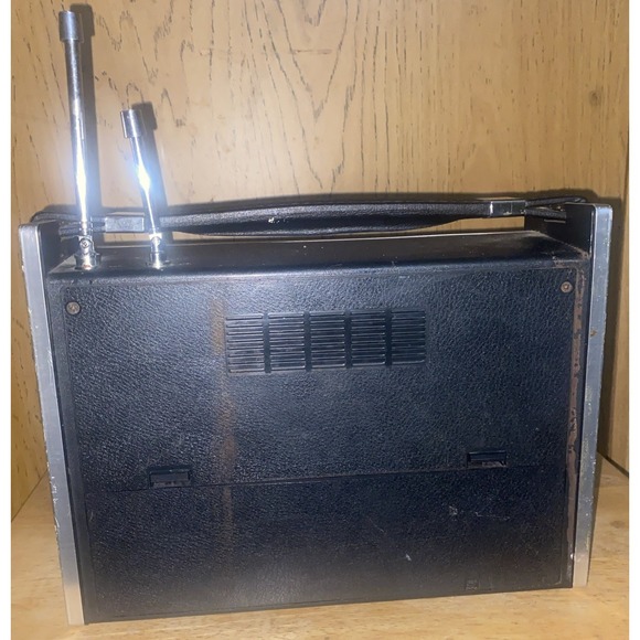 Vintage ZENITH ROYAL 1000 SIX BAND SOLID STATE RADIO AM FM VHF Works Transistor - Picture 7 of 14